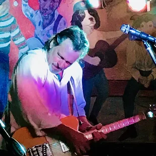 Singer songwriter Tom Breiding