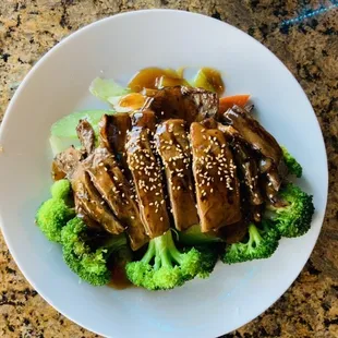 a plate of chicken and broccoli