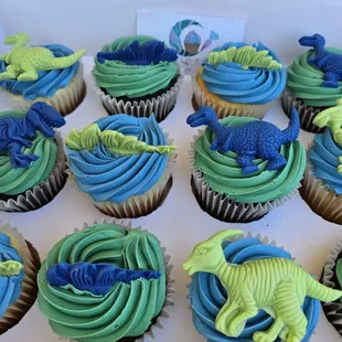 Birthday cupcakes with Dinosaur chocolate pieces