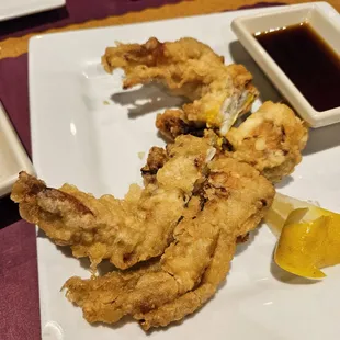 Close-ups of the things we enjoyed that night. ^_^ This fried soft-shell crab was delightful!