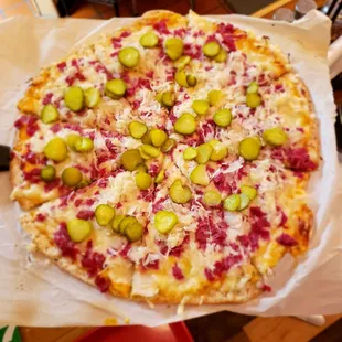 Reuben pizza