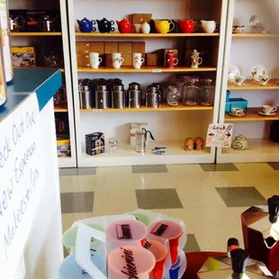 Moons is more a vender than a cafe, but they sell coffee and loose leaf tea by the pound.