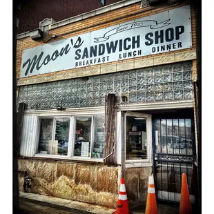 Moon&apos;s Sandwich Shop! &quot;...don&apos;t judge a book by its cover!&quot;.Breakfast Sandwiches  Burgers etc.Home of Moon&apos;s Famous Corned Beef!