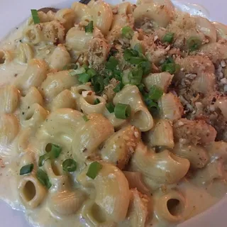 Pretzel Crusted Mac and Cheese