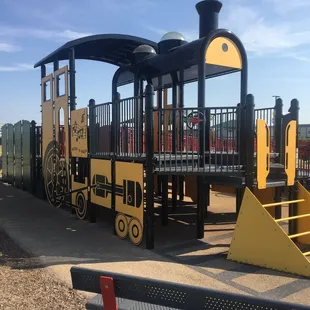 Although empty in pics there was a consistent amount of parents with kids coming to play. We played between 9:30 am to 11:30 am.