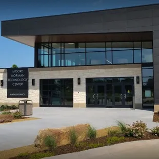 Main Entrance of MNTC's Franklin Road Campus