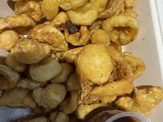 Lug Nutz Bar And Grill