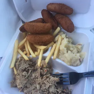 Bbq tray two sides mashed potatoes and fries