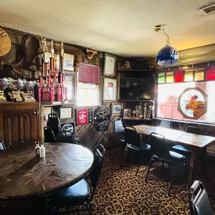 Old school interior, very nice server