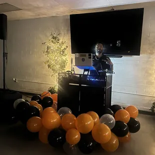 Pitt 04 reunion DJ   https://www.instagram.com/djdnaglobal?igsh=MzRlODBiNWFlZA==