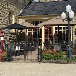 Empty patio at 4:45 and later at 5:30 pm on a Saturday.