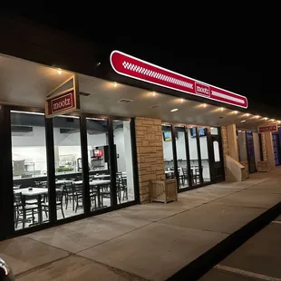 Front entrance of Mootz