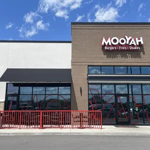 MOOYAH storefront