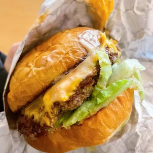 Mooyah Cheeseburger- good if you love sauce | IG @veryhangrymary