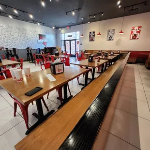 Empty and no line. This peak time for most restaurants