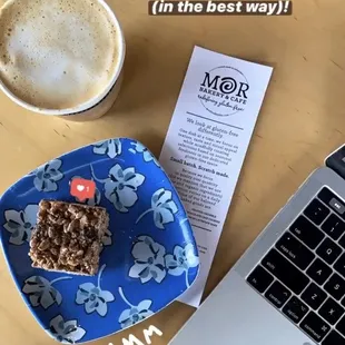 Vegan nutty bar + latte