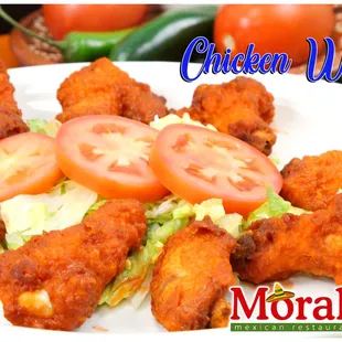 chicken wings with tomatoes and lettuce