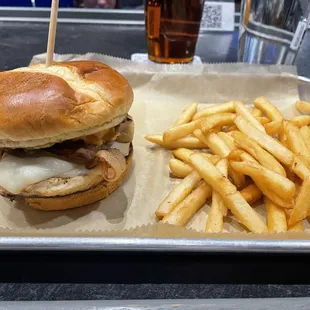 Lynne&apos;s Chicken Sandwich