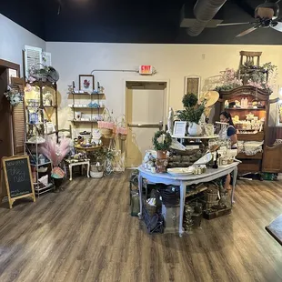 Indoor gift shop 8-12-23