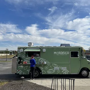 Oh happy day, it's the Mordisco truck!