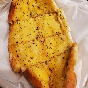 Super yummy garlic bread!! There was definitely no skimping on butter or garlic