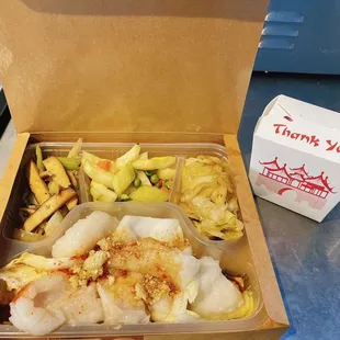 the bento is fresh cooked w/ good protein and healthy veggies. And their pastries are amazing!!!