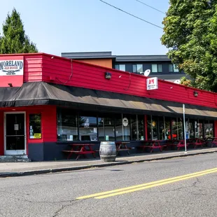 Outdoor seating for your dogs and brunch. What more could you want??