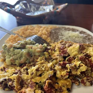 Juevo&apos;s con Chorizo w corn tortillas