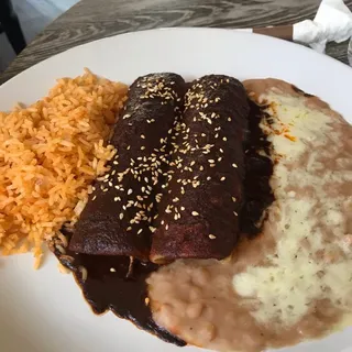 Enchiladas con Mole