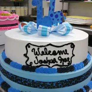 a giraffe birthday cake