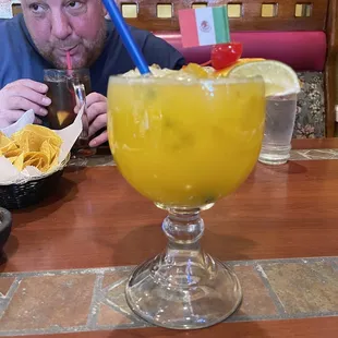 drink, nachos