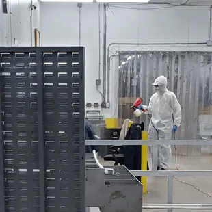 commercial cleaning and disinfect services