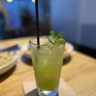 Pineapple virgin mojito