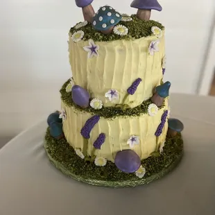 Lemon cake with raspberry filling