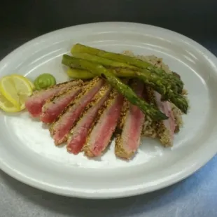 Grilled Tuna and Asparagus