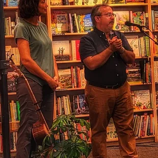 Rick Morgenstern introducing Carrie Newcomer