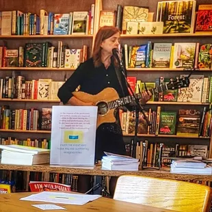 Carrie Newcomer reading her poetry and singing   july 28, 2022