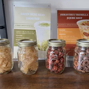 Ingredient display left to right: tremella, rock sugar, jujube, hawthorn berries