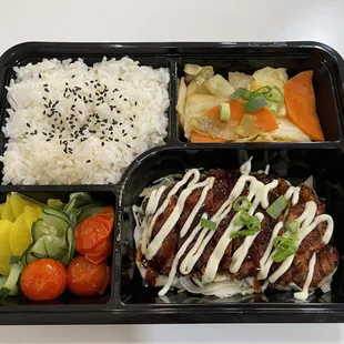 TONKATSU
Crispy fried pork cutlet, drizzled with Japanese mayo and sweet and savory sauce on top
