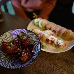 food, chicken wings and fried chicken