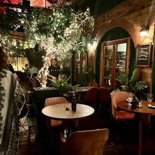 The decor is charming.