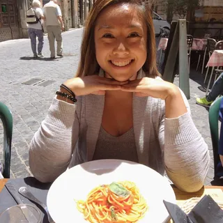 Niki T.