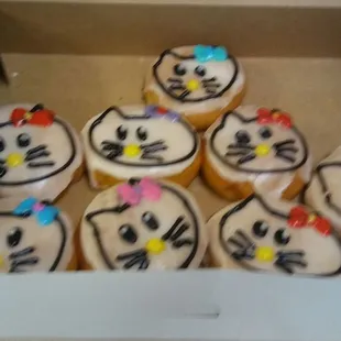 food, cupcakes, dessert