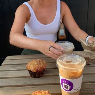Cran apple muffin, vanilla latte