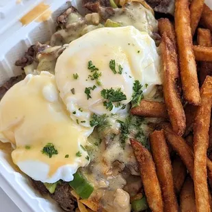 Philly Cheesesteak Benedict | Instagram: @telephonesmoothie