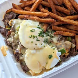 Philly Cheesesteak Benedict | Instagram: @telephonesmoothie