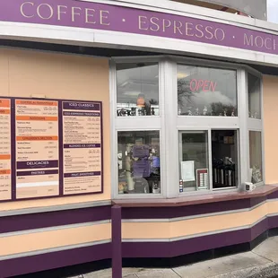 the outside of a coffee shop