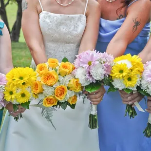 Wedding Flowers in Williamsburg- Daisies, roses and hydrangea