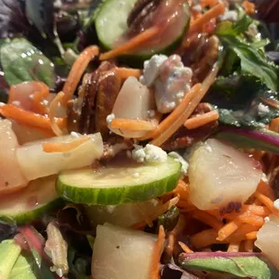 Pear blue salad.