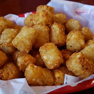 Cajun tots ($5), fine but not quite crispy enough. Bulldog at 26th and Lyndale has the best tots in town.